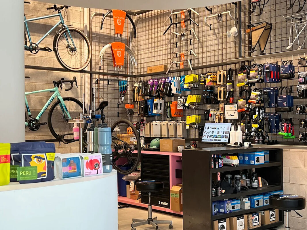 café + reparación de bicicletas 1
