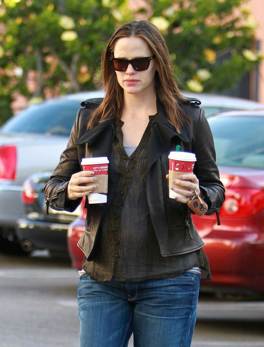 Jennifer Garner es vista en Santa Mónica el 8 de noviembre de 2011 en Los Ángeles, California. (Foto de JB Lacroix/WireImage)